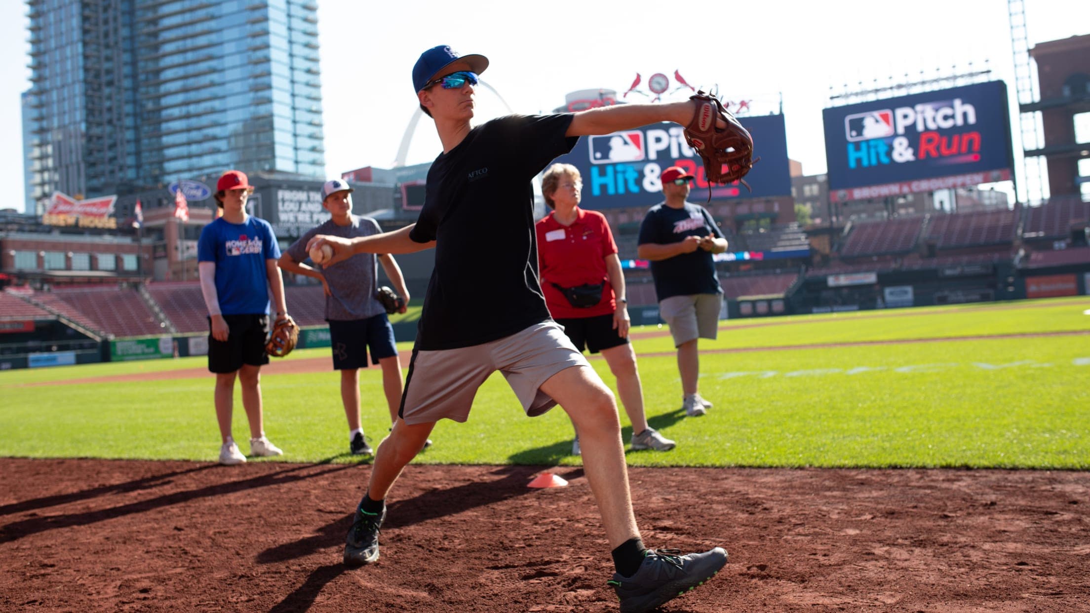 MLB Pitch Hit & Run